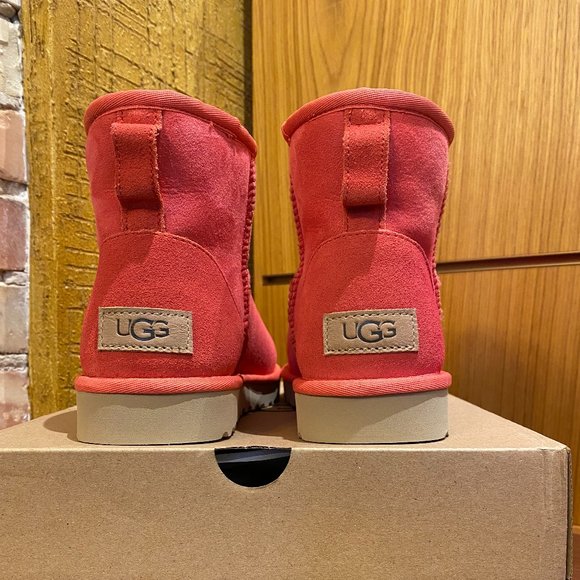 UGG W's Classic Mini II Hibiscus Pink size:7 NEW IN BOX/slight fade in R boot* - Picture 6 of 8